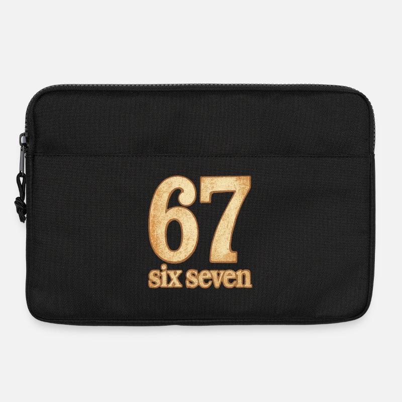 T-Shirt „67 / six seven“ –Vintage trifft Statement - Laptoptasche 13" - Schwarz