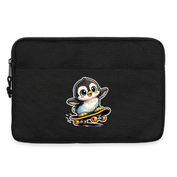 Kawaii Pinguin auf Skateboard - Laptoptasche 13" - Schwarz - Vorne