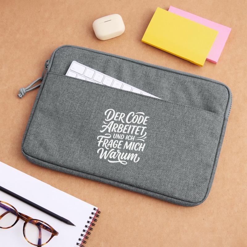 Coder arbeitet Spruch Humor Programmierer Laptoptasche 13"