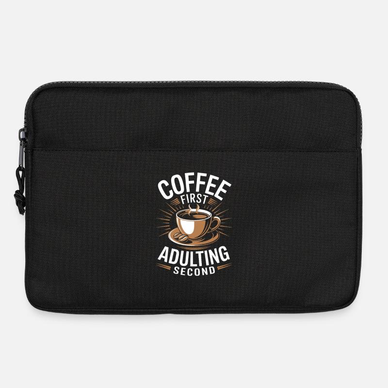Kaffee Coffee First Adulting Second Büro Spruch - Laptoptasche 13" - Schwarz