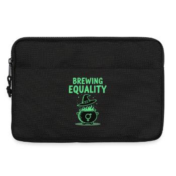 Brewing Equality – Feminism Halloween Saying - Laptop bag 13" - black - Front