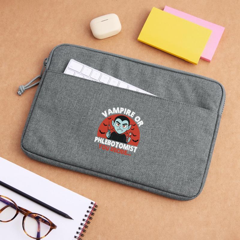 Vampir oder Phlebotomiker, du entscheidest... Laptoptasche 13"