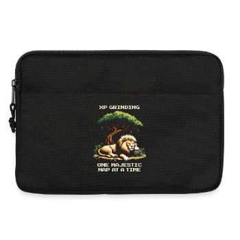 Majestic XP Grinding | Lion Lounging Safari - Laptop bag 13" - black - Front