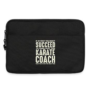 Karate Coach Spruch Erfolgsmotiv - Laptoptasche 13" - Schwarz - Vorne