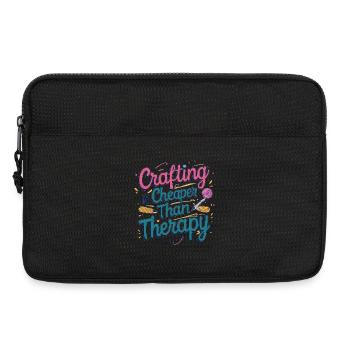 Crafting ist billiger als Therapie - Laptoptasche 13" - Schwarz - Vorne