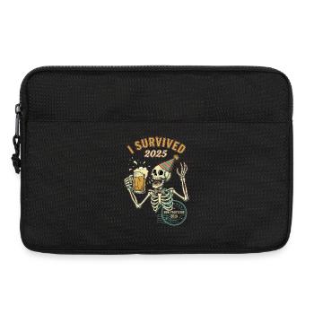 Ich habe Silvester 2025 überlebt – Spaßskelett 2026 - Laptoptasche 13" - Schwarz - Vorne