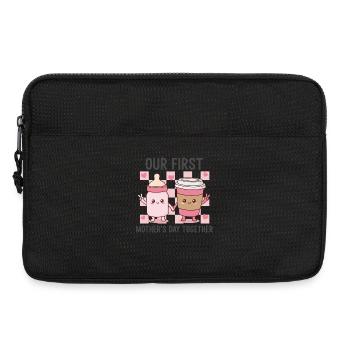 Notre première fête des mères – Kawaii Baby & Café - Sacoche pour ordinateur portable 13 pouces - noir - Devant