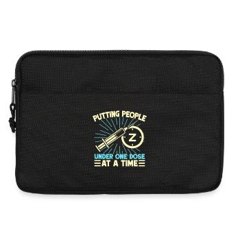 Anesthesiologist Putting People One Dose - Laptoptasche 13" - Schwarz - Vorne