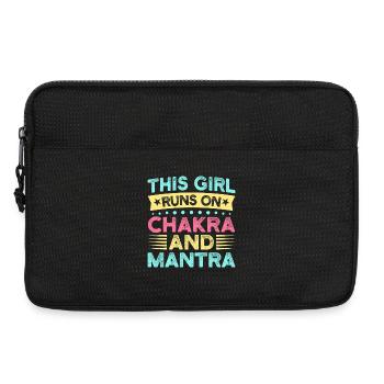 Yoga Girl Runs On Chakra & Mantra Funny Yoga - Laptoptasche 13" - Schwarz - Vorne