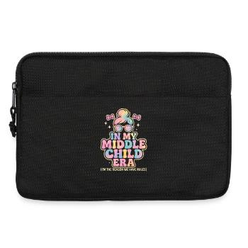 L’humour de la famille fille à l’ère de mon enfant du milieu - Sacoche pour ordinateur portable 13 pouces - noir - Devant