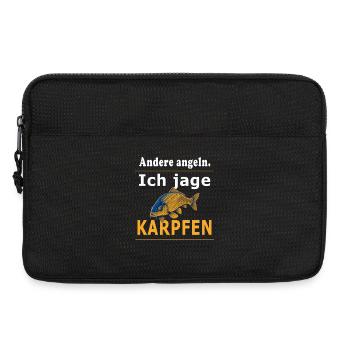 Andere angeln ich jage Karpfen – Karpfenangler - Laptoptasche 13" - Schwarz - Vorne