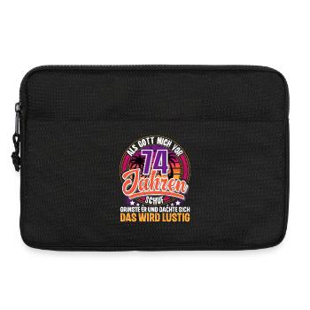 74. Geburtstag Als Gott Mich Schuf Vor - Laptoptasche 13" - Schwarz - Vorne