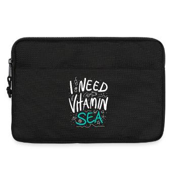 I Need Vitamin Sea Sommer Spruch - Laptoptasche 13" - Schwarz - Vorne
