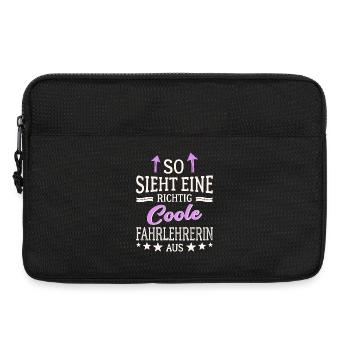 So sieht eine richtig coole Fahrlehrerin aus - Laptoptasche 13" - Schwarz - Vorne
