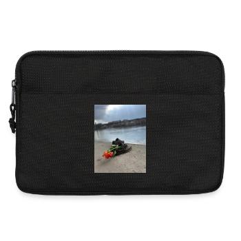 Une chaussure au bord avec une fleur - Sacoche pour ordinateur portable 13 pouces - noir - Devant