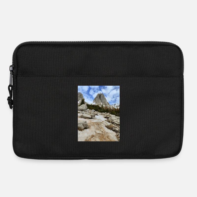 Schneebedeckte Berge - Laptoptasche 13" - Schwarz