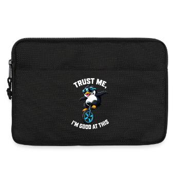 Cooler Pinguin auf Einrad mit Spruch - Laptoptasche 13" - Schwarz - Vorne