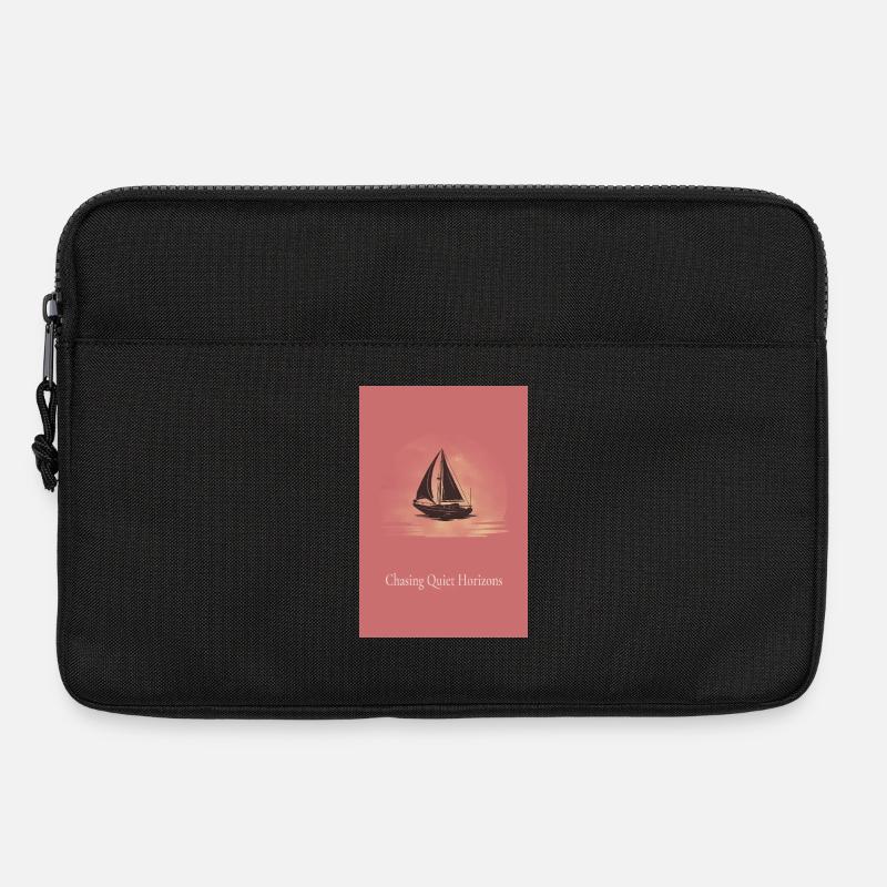 Chasing Quiet Horizons Segel Poster - Laptoptasche 13" - Schwarz