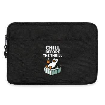 Chill Before The Thrill Penguin Fun Winter Vibes - Laptop bag 13" - black - Front