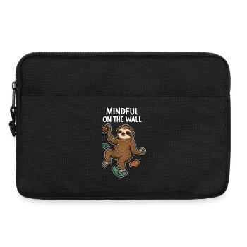 Mindful on the Wall – Zen Faultier an Wand - Laptoptasche 13" - Schwarz - Vorne