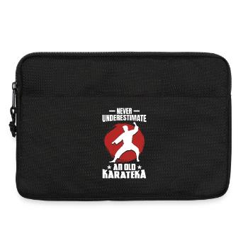 Never Underestimate an Old Karateka - Laptop bag 13" - black - Front