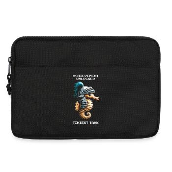 Achievement: kleinster Tank | Seepferdchen - Laptoptasche 13" - Schwarz - Vorne