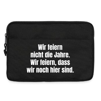 Wir feiern, dass wir noch hier sind - Laptoptasche 13" - Schwarz - Vorne