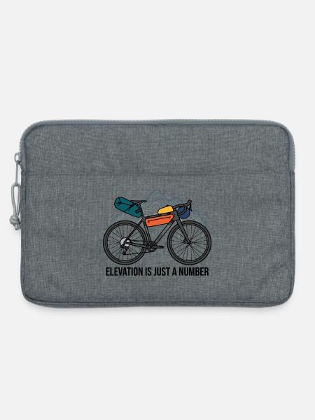Die Höhe ist nur eine Zahl – Gravel Bikepacking Art - Laptoptasche 13" - Grau meliert