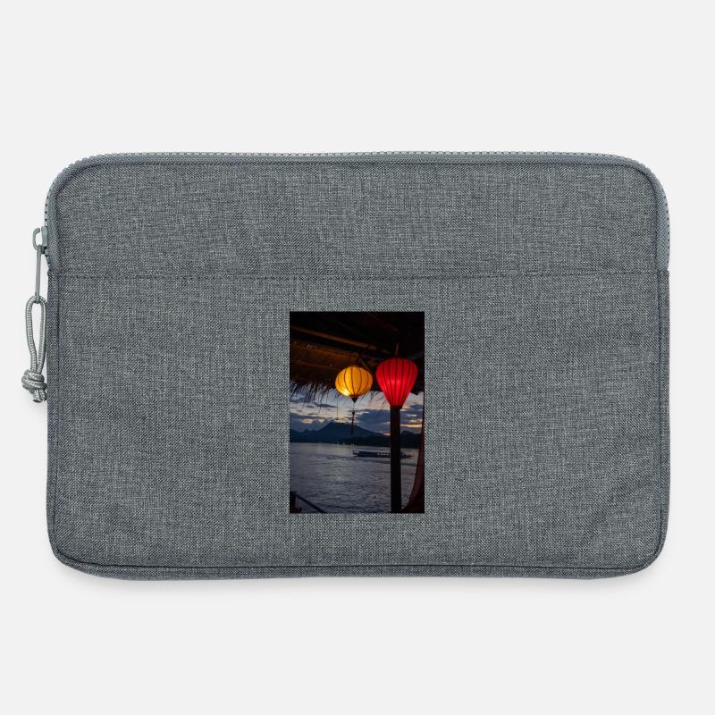 Abendliche Laternen über Wasser - Laptoptasche 13" - Grau meliert