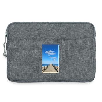 Fotokunst „Holzbrücke Bansin“ Tagsüber - Laptoptasche 13" - Grau meliert - Vorne
