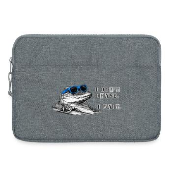 Don’t Chase. Wait. – Cooles Alligator Meme - Laptoptasche 15" - Grau meliert - Vorne
