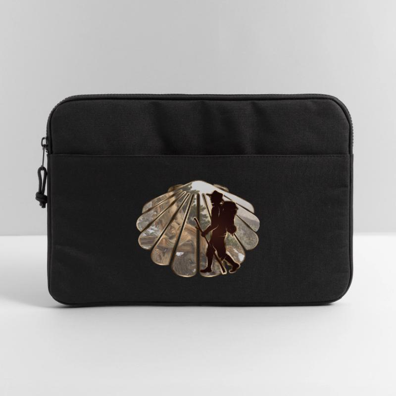 Ein Pilger oder Wanderer auf einem Pilgerweg Laptoptasche 15"