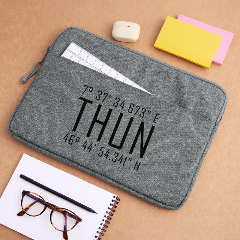 Thun Coordinates – Typography with Local Reference Besch Laptop bag 15"