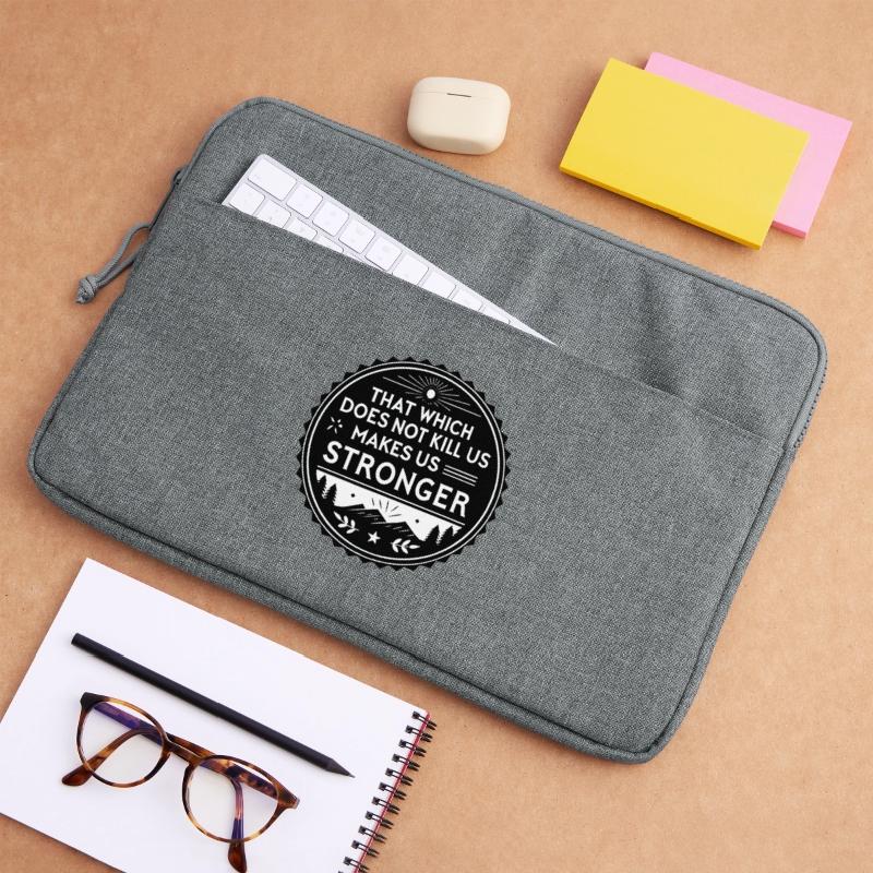 That which does not kill us makes us stronger Laptop bag 15"