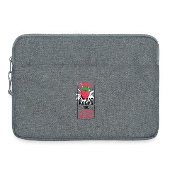 ONE strawberry a day keeps the doctor away - Laptop bag 15" - heather grey - Front