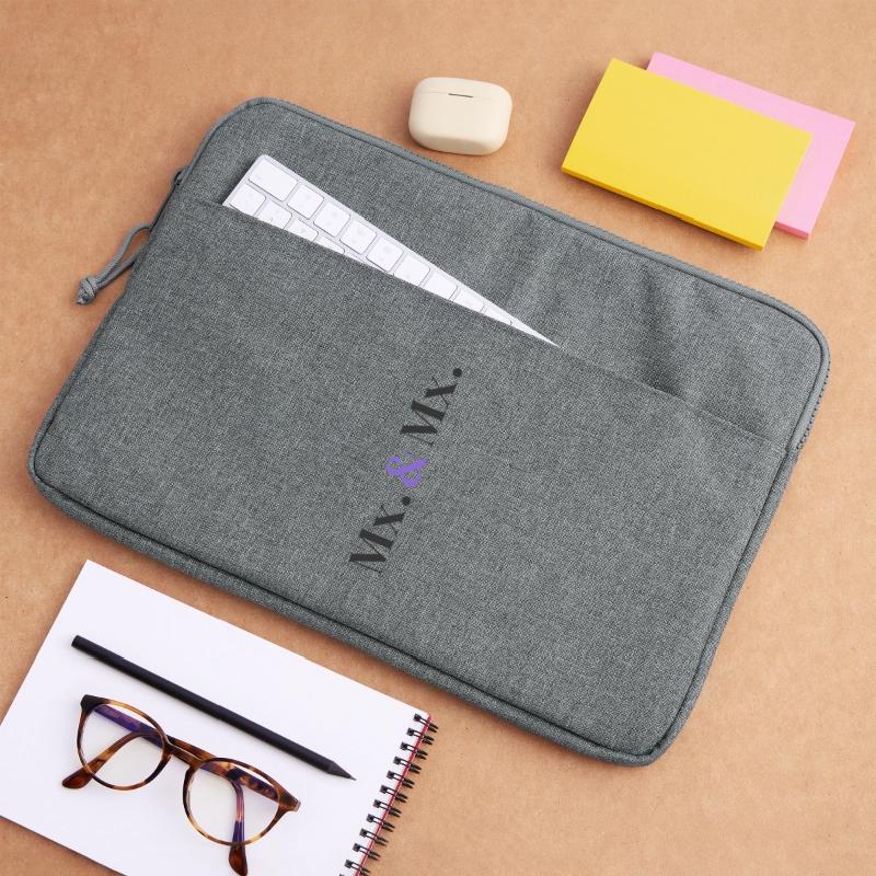 Mx. and Mx. Wedding Design in Vertical Type Stack  Laptoptasche 15"