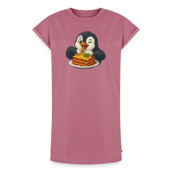 pingouin mignon avec lasagne dessin animé joie comique - Robe T-shirt femme Premium en coton bio - mauve - Devant - AI Model Female 172 dark (172cm)