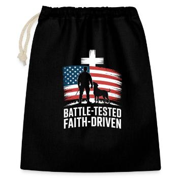 Battle Tested Faith Driven Soldat Hund Kreuz USA - Geschenkbeutel aus Baumwolle (40 x 50 cm) - Schwarz - Vorne
