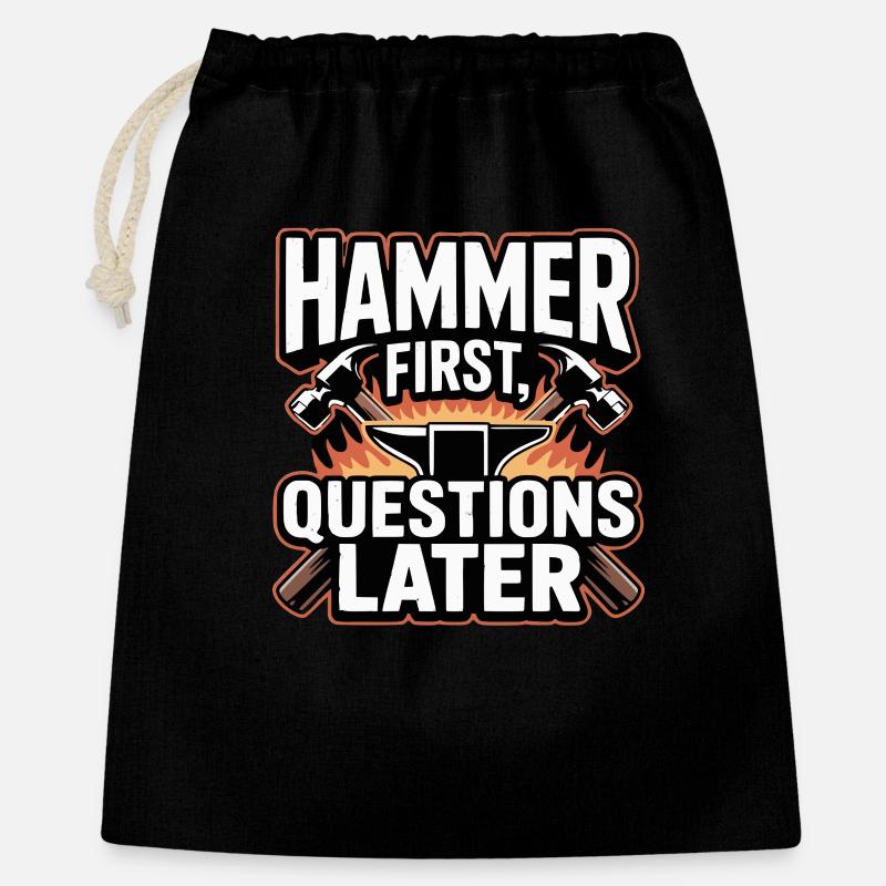 Hammer First Questions Later Schmied Spruch - Geschenkbeutel aus Baumwolle (40 x 50 cm) - Schwarz