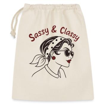 T-Shirt „Sassy and Classy“ – Chic Bold - Geschenkbeutel aus Baumwolle (40 x 50 cm) - Natur - Vorne