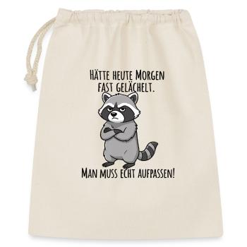 Fast gelächelt – Grummeliger Waschbär Morgenmuffel - Geschenkbeutel aus Baumwolle (40 x 50 cm) - Natur - Vorne