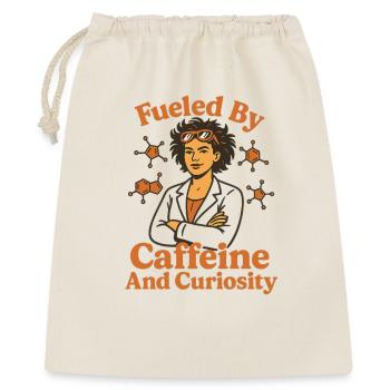 Fueled By Caffeine – Shirt for Female Scientists - Gift Bag 40 x 50 cm - nature - Front