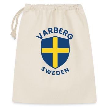 Varberg Sköld mit schwedischer Flagge - Geschenkbeutel aus Baumwolle (40 x 50 cm) - Natur - Vorne