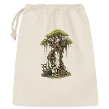Treehouse poem: Old man squats in front of tree - Gift Bag 40 x 50 cm - nature - Front