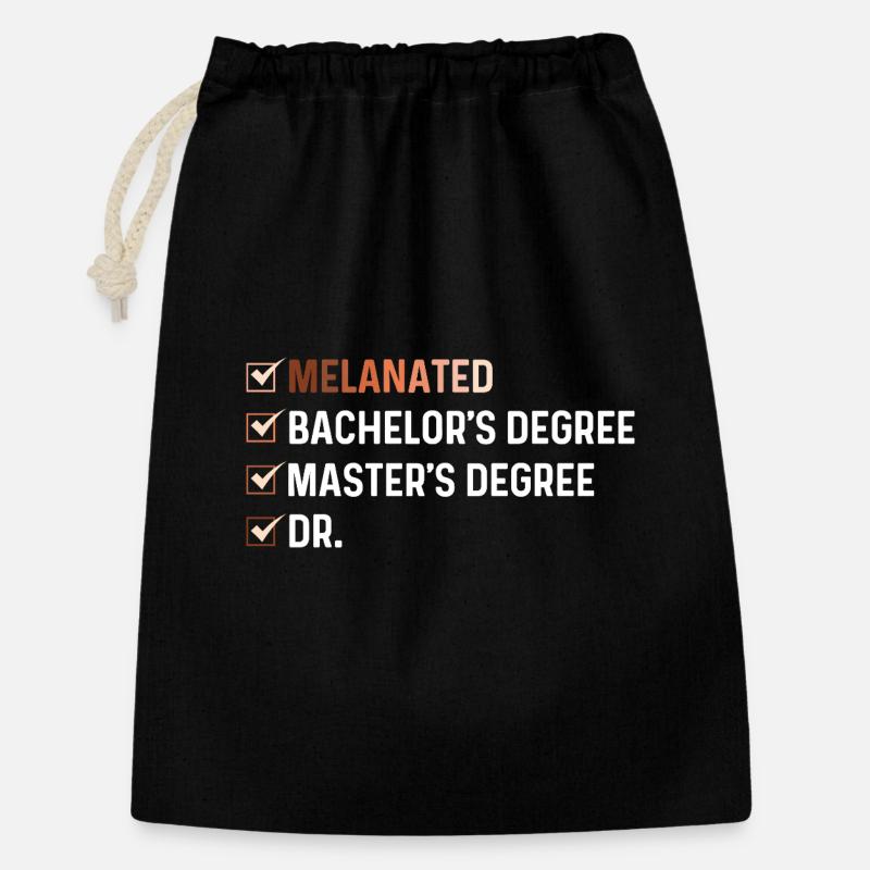Melanated Bachelor Master Dr – HBCU Pride - Gavepose i bomuld, der kan lukkes (30x45cm) - sort