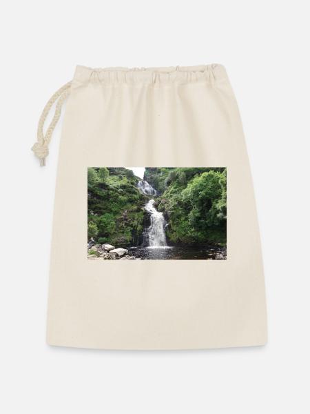 Smaragdwald-Wasserfall - Geschenkbeutel aus Baumwolle (30 x 45 cm) - Natur