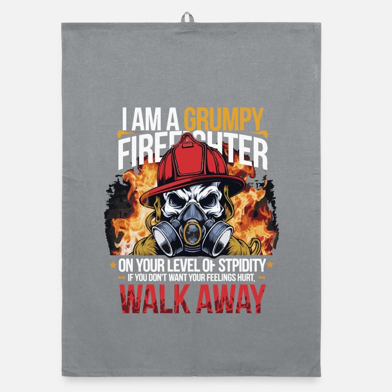 Grumpy Firefighter Skull Design Torchon bio