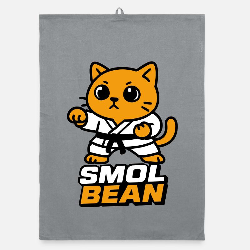 Combattants de chats dans le dojo Torchon bio