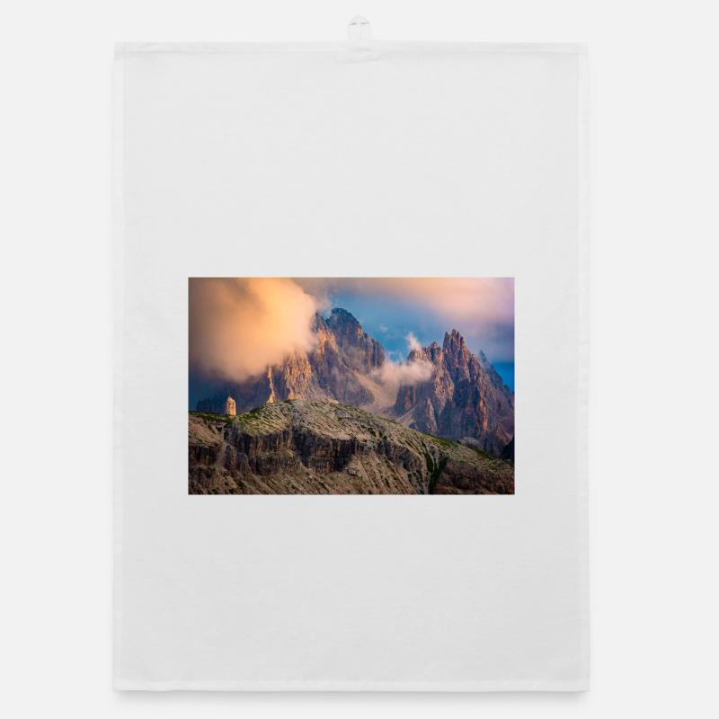 Groupe de Cadini dans les Dolomites dans le brouillard Torchon bio
