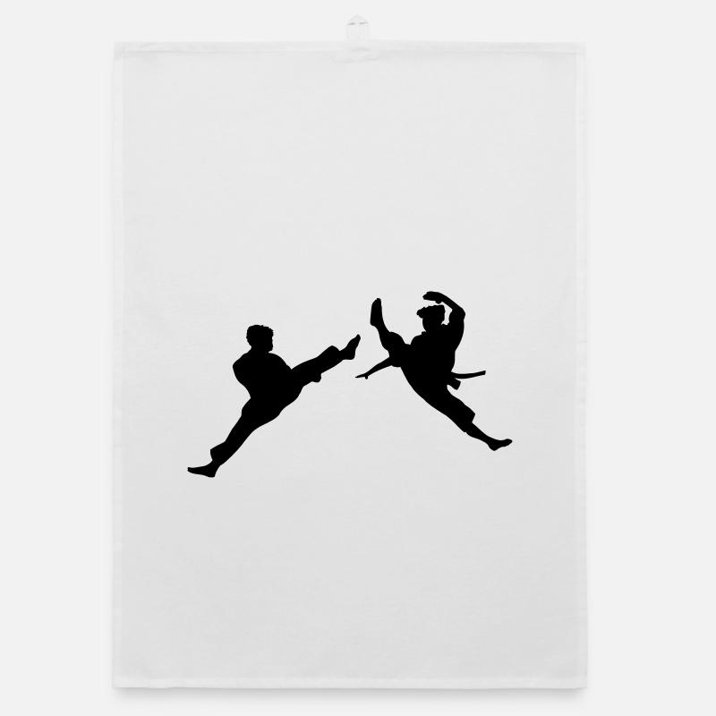Zwei fliegende Karate-Kick oder Teakwondo-Kick Organic Geschirrtuch